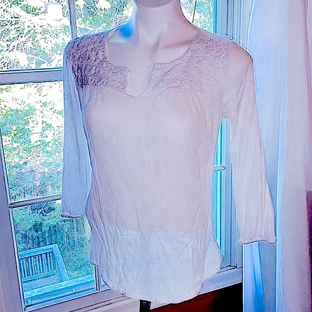 XS LOFT FACTORY WHITE GAUZY TUNIC WITH OPEN WORK YOKE ELASTIC CUFF VGUC